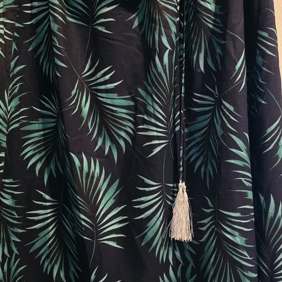 Tropical Leaf Print Strapless Dress - Picture 5 of 11